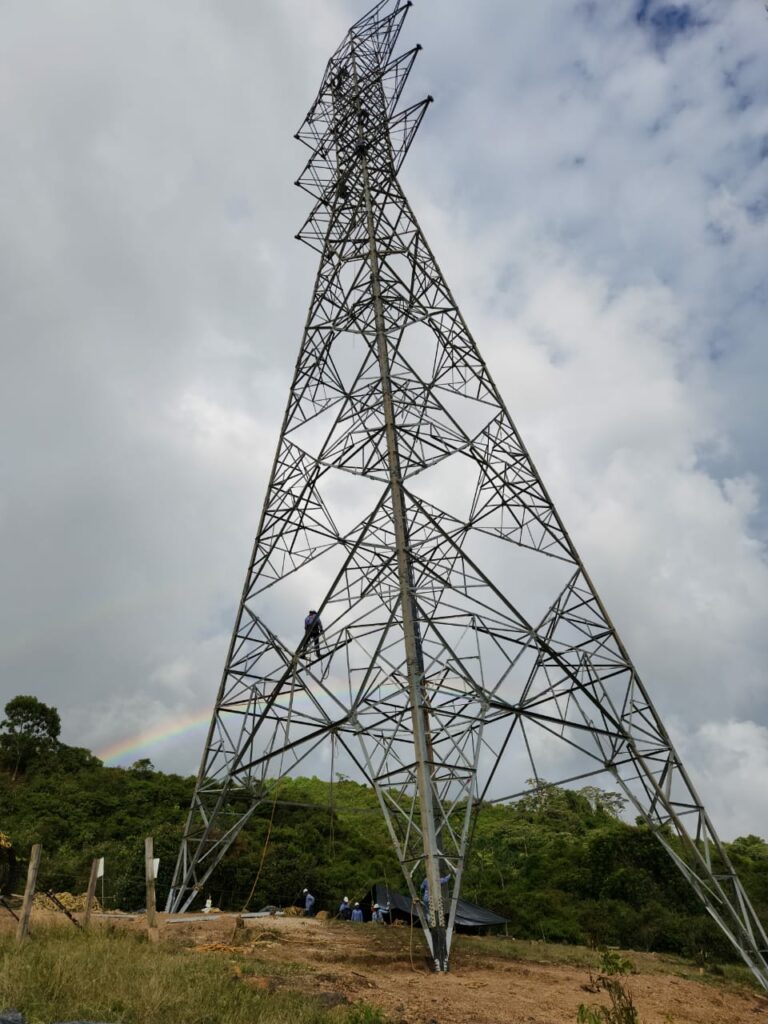 torre en mantenimiento